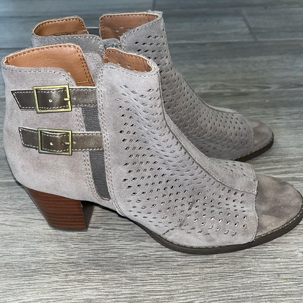 Vionic Women’s Gray Perforated Open Toe Ankle Boo… - image 2